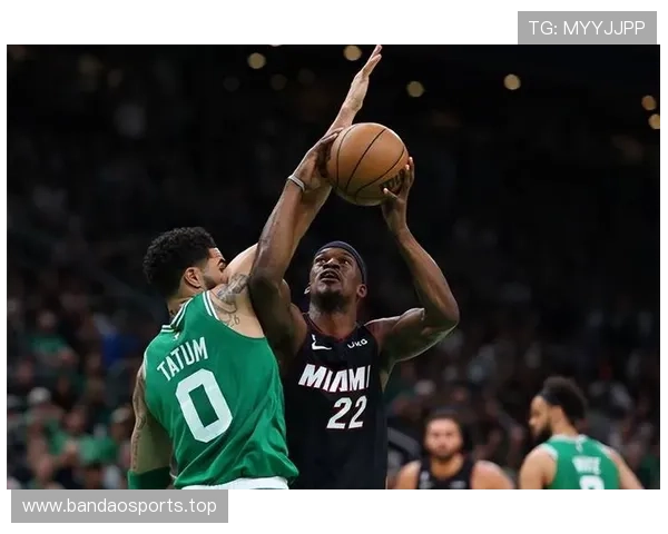 斯波回忆与巴特勒在园区的合影:这段珍贵时光将永远铭刻在心 斯波回忆与巴特勒在园区的合影:这段珍贵时光将永远铭刻在心