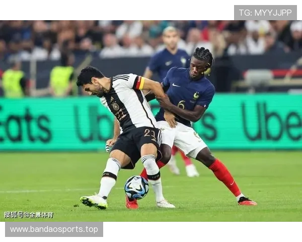 禁赛三分钟闪击破门震惊全场 足球场上演神奇逆袭瞬间 禁赛三分钟闪击破门震惊全场 足球场上演神奇逆袭瞬间